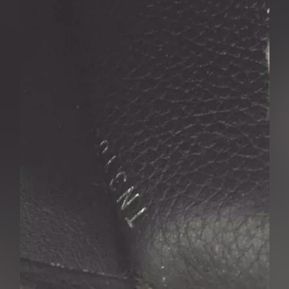 LOUIS VUITTON Mahina Portefeuille Iris Leather Long Bifold Wallet - Picture 8 of 8